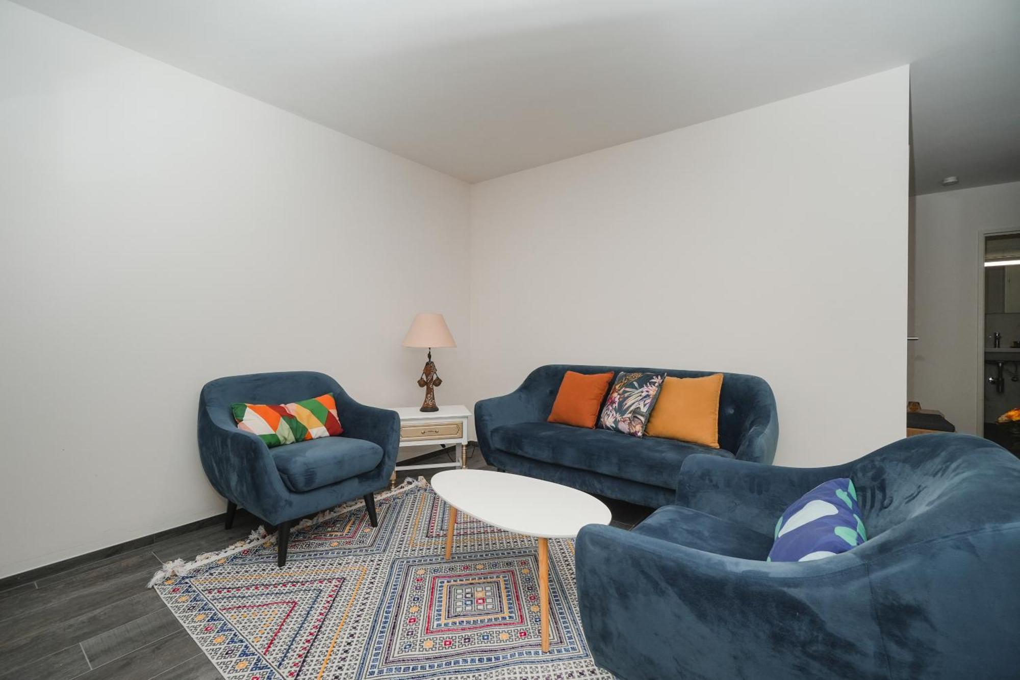 Yvonne Apartment